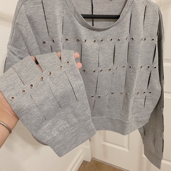 Slit Detail, Cropped Sweater - Picture 4 of 6